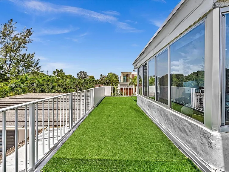 9257 Bay Dr — Photo 28