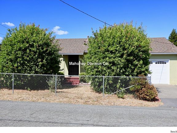 2nd image of 1380 Eastman Ln