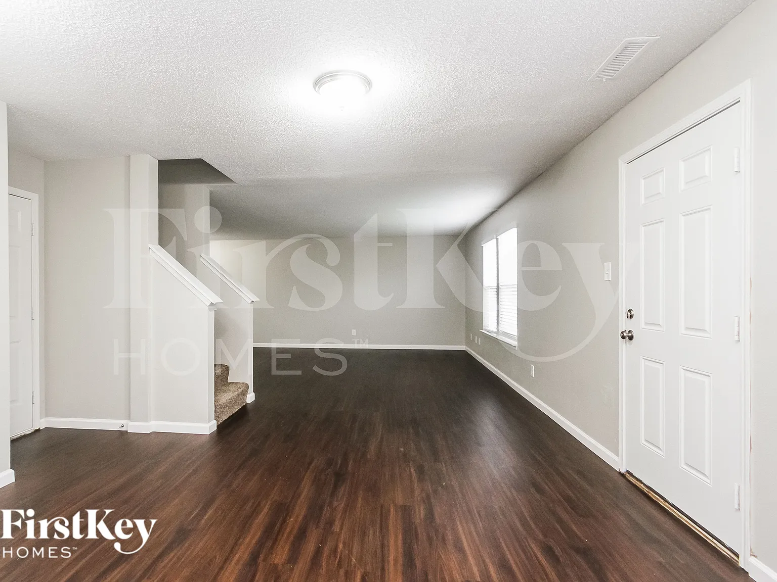 4 bed, 2.5 bath, 1728 sqft, $2,015 — Photo 2