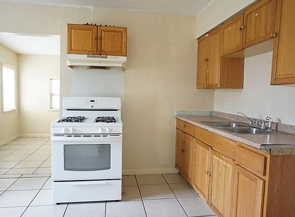 4th image of 4639 Bright Dr