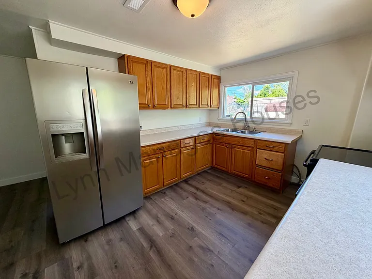 1010 W 20th St — Photo 14