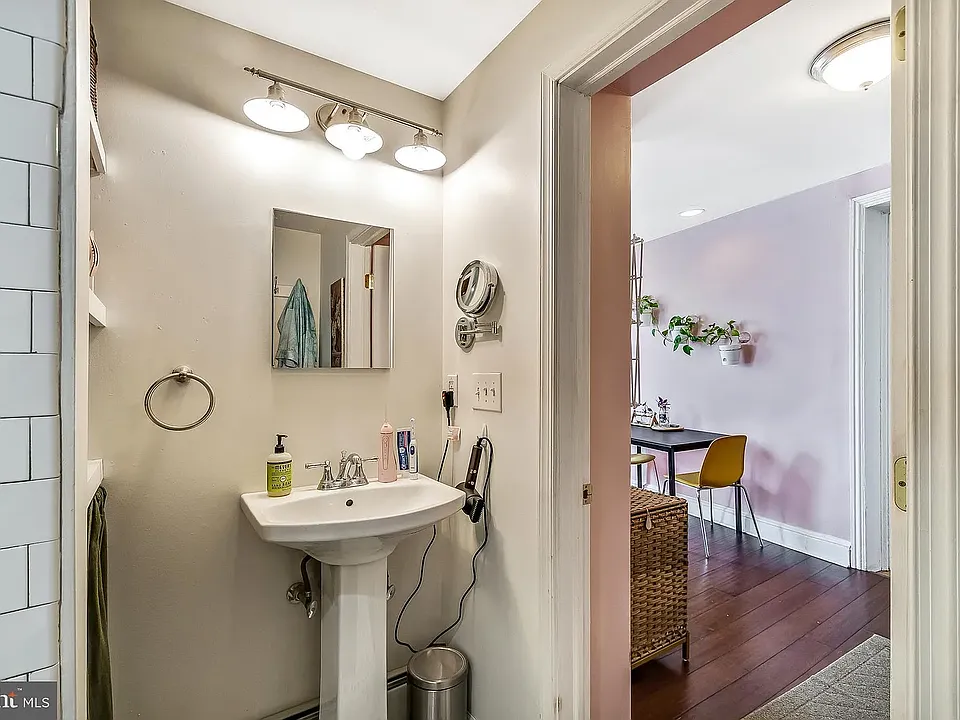 126 Dupont St #2