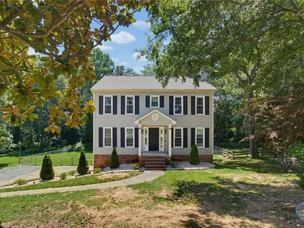 6013 Stone Bluff Dr, Clemmons, NC 27012