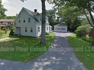 43 Peters St, Orono, ME 04473
