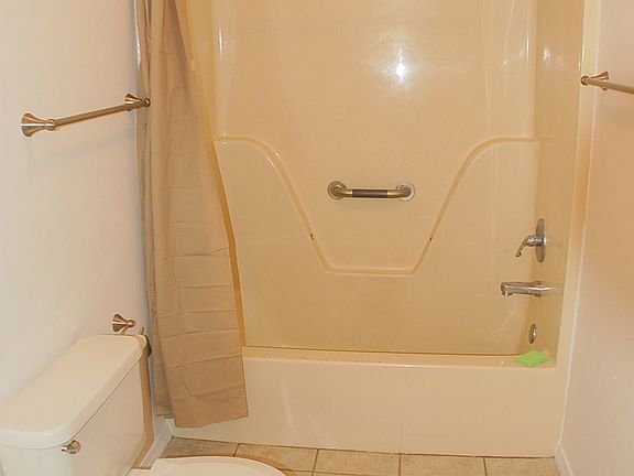 4th image of 631 E McClinton St