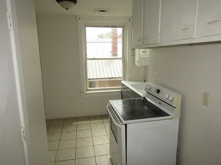 1698 Jackson St — Photo 8