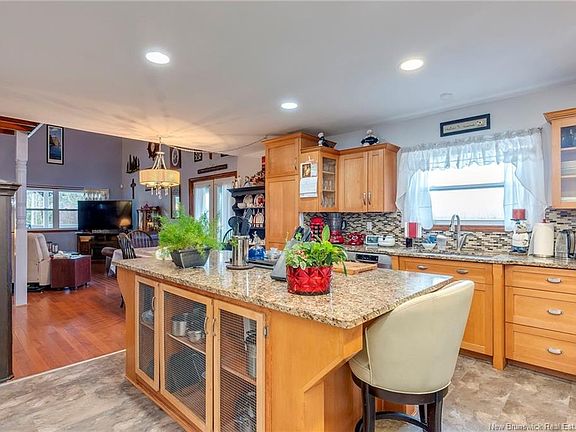 5th image of 19 Neck Rd