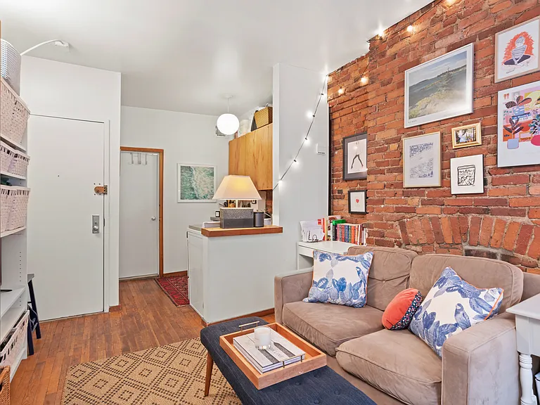 123 W 3rd St #D — Photo 3