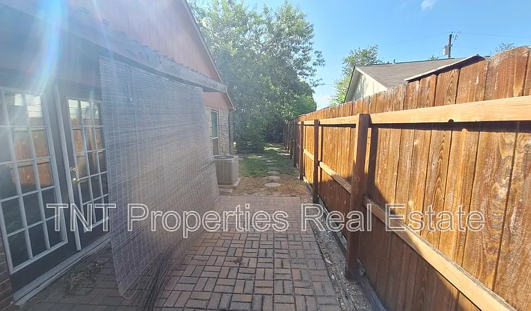 608 San Saba Ct — Photo 2