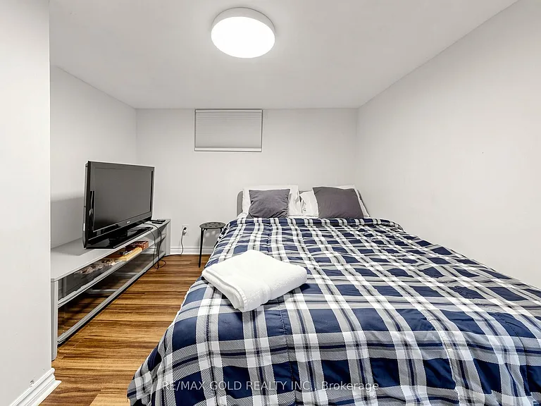 746 King St W — Photo 40