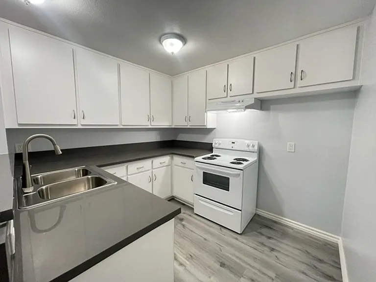 1750 Gillette Cres — Photo 13