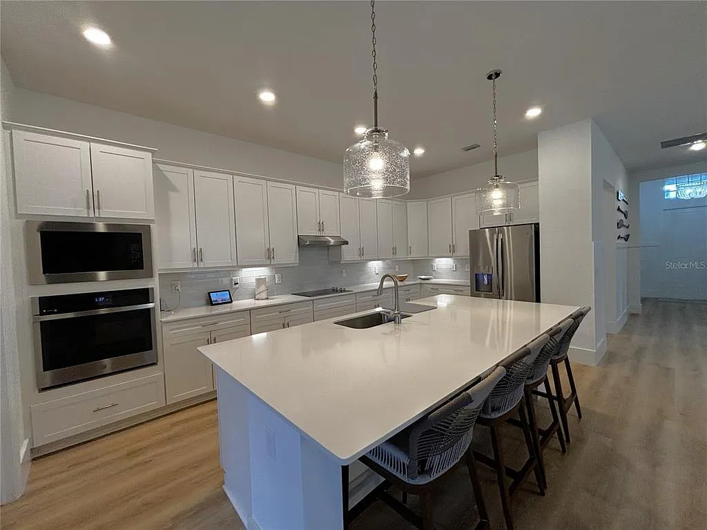 3 bed, 3.0 bath, 2245 sqft, $9,500 — Photo 4