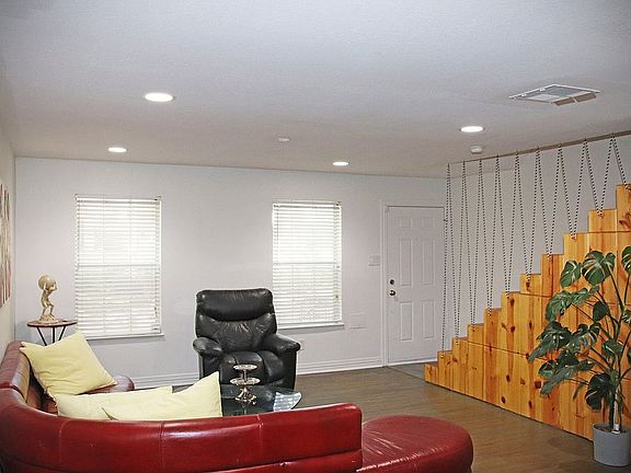 3rd image of 4749 Bradford Dr APT B