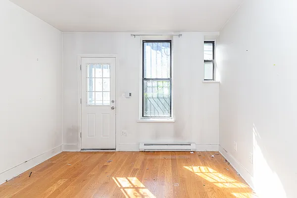 Rented by MySpaceNYC | media 19