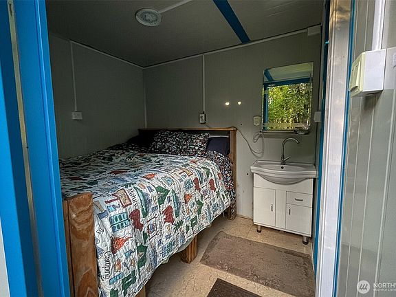 5th image of 104 Rainbow Place