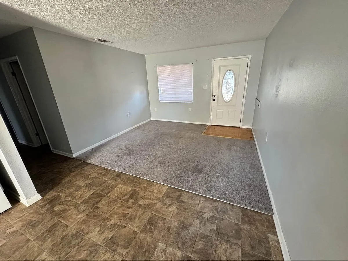 Building Photo - 1215 Mitchell St #1217