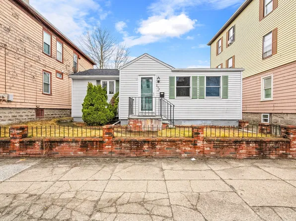 298 Collette St, New Bedford, MA 02746