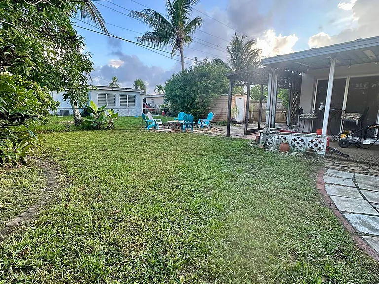 7000 SW 11th St — Photo 40