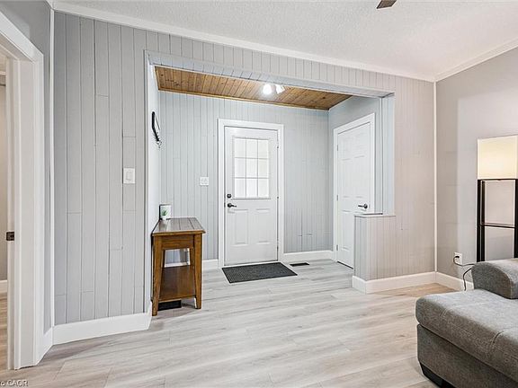 4th image of 1326 Queenston Rd