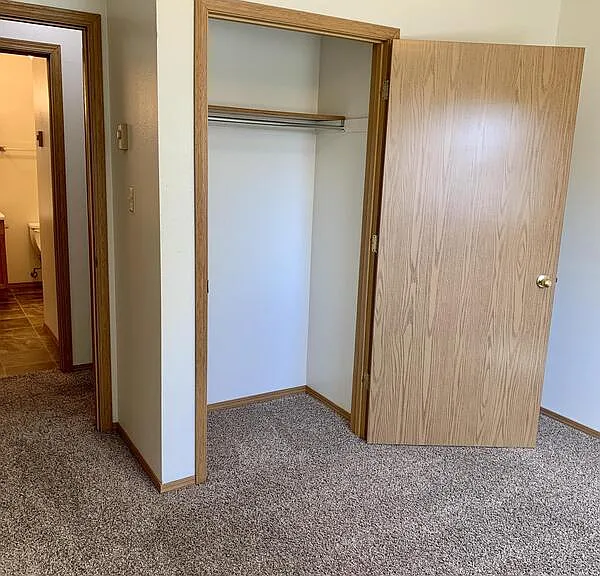 323 Janet St — Photo 14