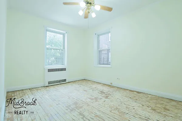 Sold by Midbrook Realty, LLC | media 27