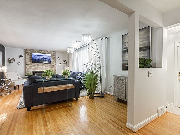 4th image of 315 Empire Blvd