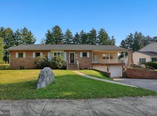 939 E McKinley St, Chambersburg, PA 17201