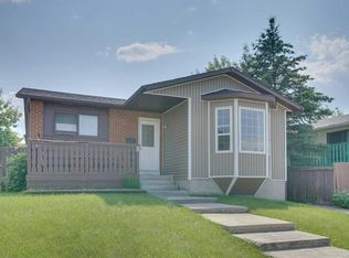 8 Castleglen Cres NE, Calgary, AB T3J1N3