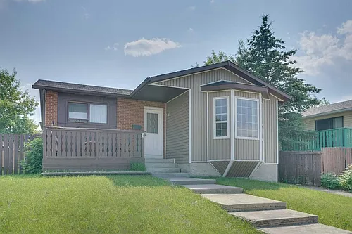 8 Castleglen Cres NE Photo 1