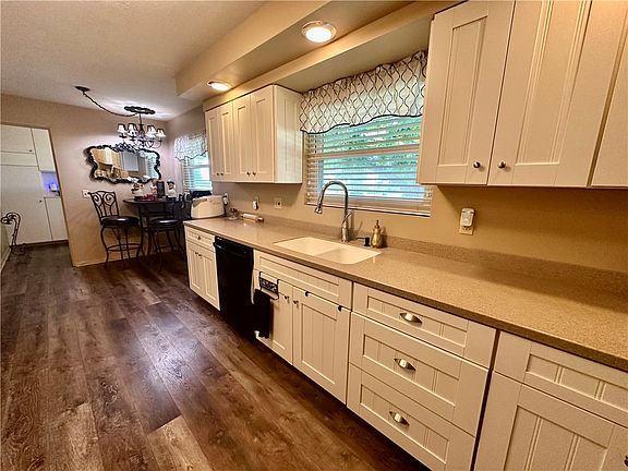 4th image of 1712 Southdale Dr