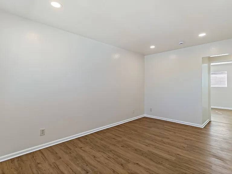 2409 Standard Ave #7 — Photo 9