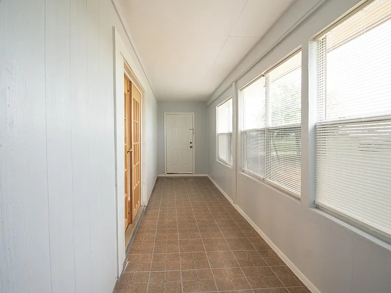 12525 N Interstate Highway 35 — Photo 15