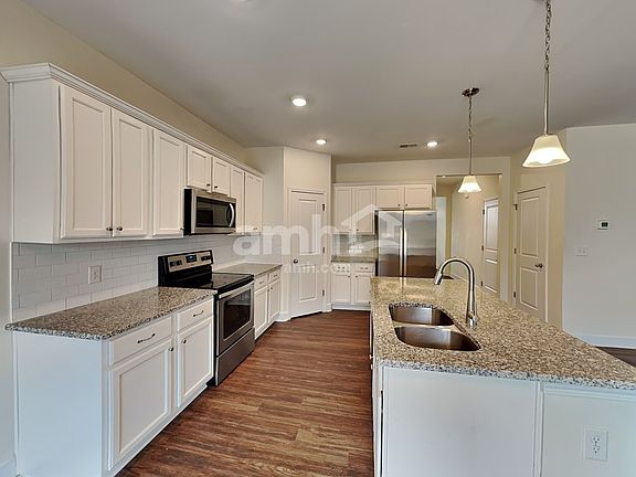 4th image of 4336 Longfellow Dr
