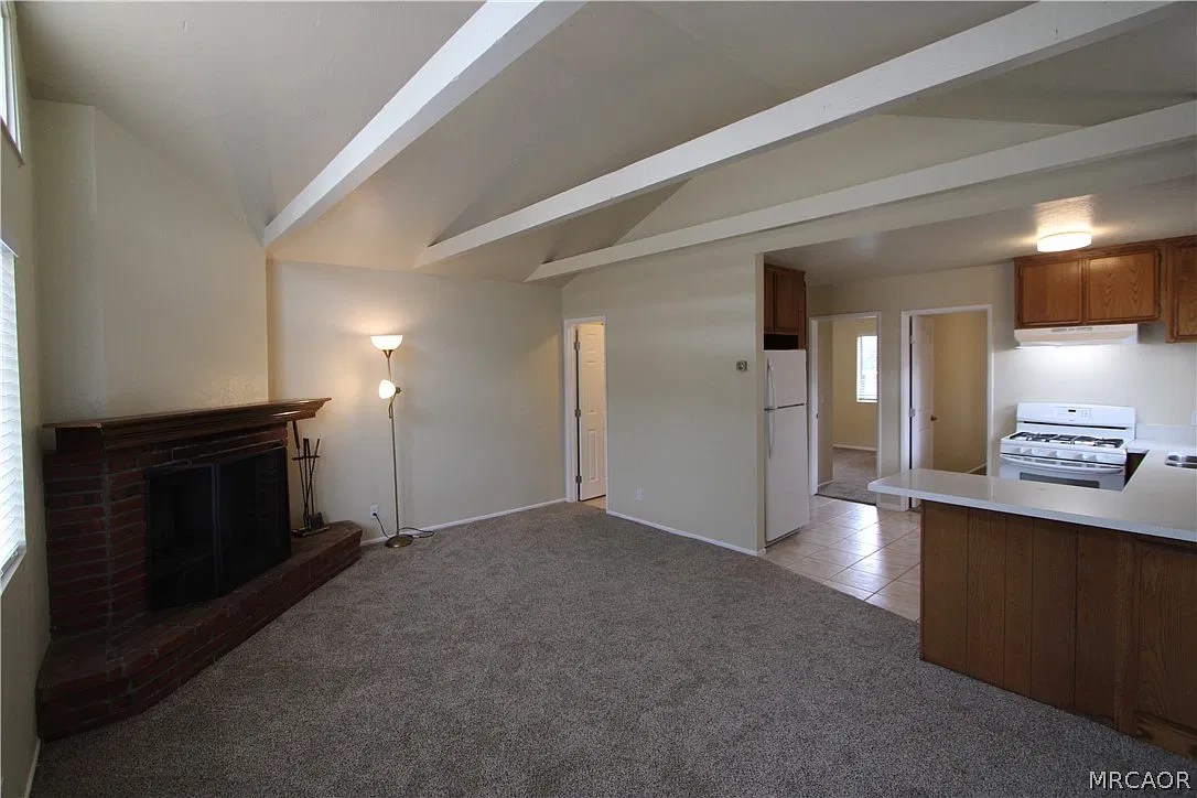 2 bed, 1.0 bath, 612 sqft, $1,400 — Photo 2