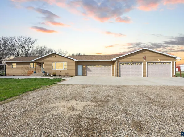 46 W Harmon Dr, Mitchell, SD 57301