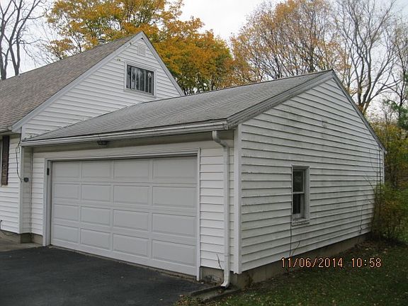 2nd image of 460 Oak St