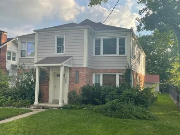 25 Laurel Ave #1