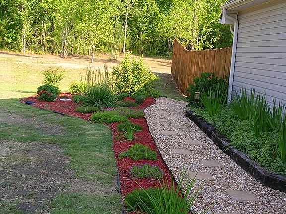 Side Garden path to fenced in backyard