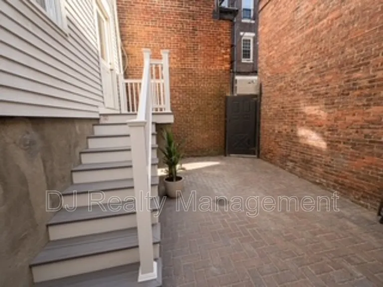 6 Endicott Ct #1 — Photo 2