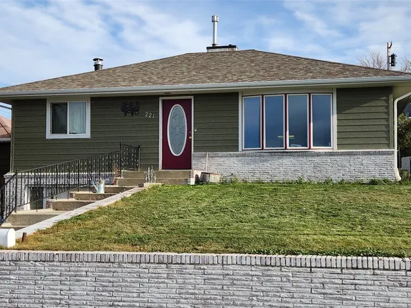 221 1st Ave SE, Cut Bank, MT 59427