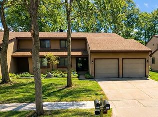 2022 E Provincial House Dr, Lansing, MI 48910