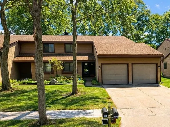 2022 E Provincial House Dr, Lansing, MI 48910