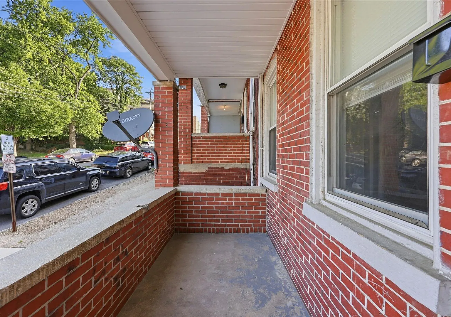 502 N Clayton St — Photo 2