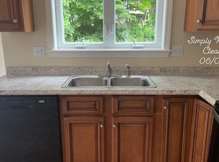 9 Edgemont Ave, Plainville, MA 02762