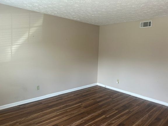 3rd image of 242 Thistle Ln