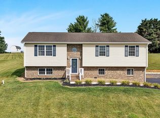 540 Harkrader St, Christiansburg, VA 24073