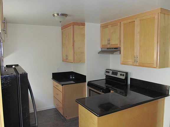 2nd image of 6108 Hazelhurst Pl APT 20