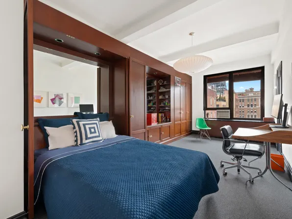 911 Park Avenue image 14 of 17