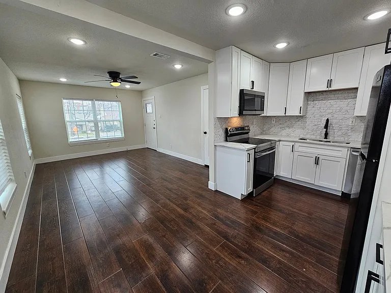 213 N Hampton Rd — Photo 10