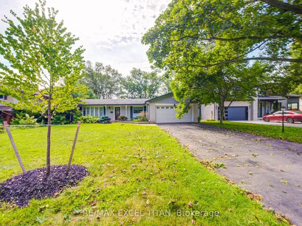 1566 Venetia Dr, Oakville, ON L6L 1K7